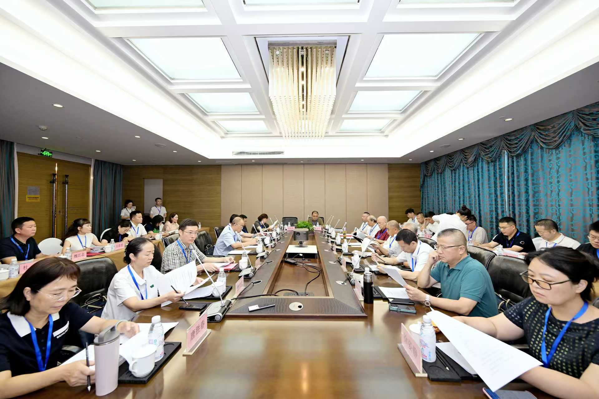 頂配！31名白酒專家“護(hù)航”四川省白酒評(píng)委考評(píng)大會(huì)